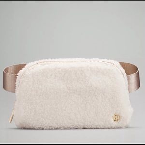 Lululemon everywhere belt bag fleece